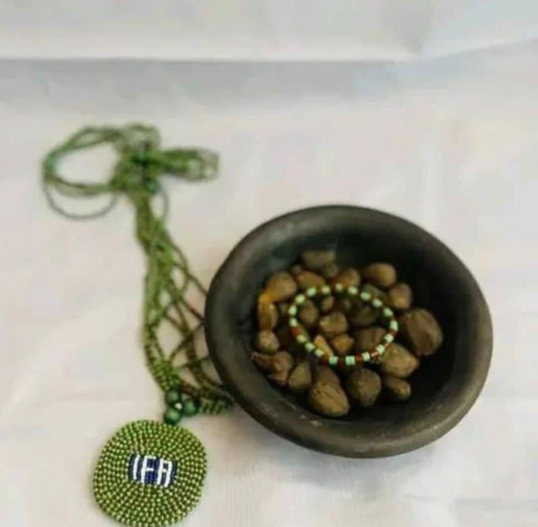 First hand of Ifa (Ifa Sise)